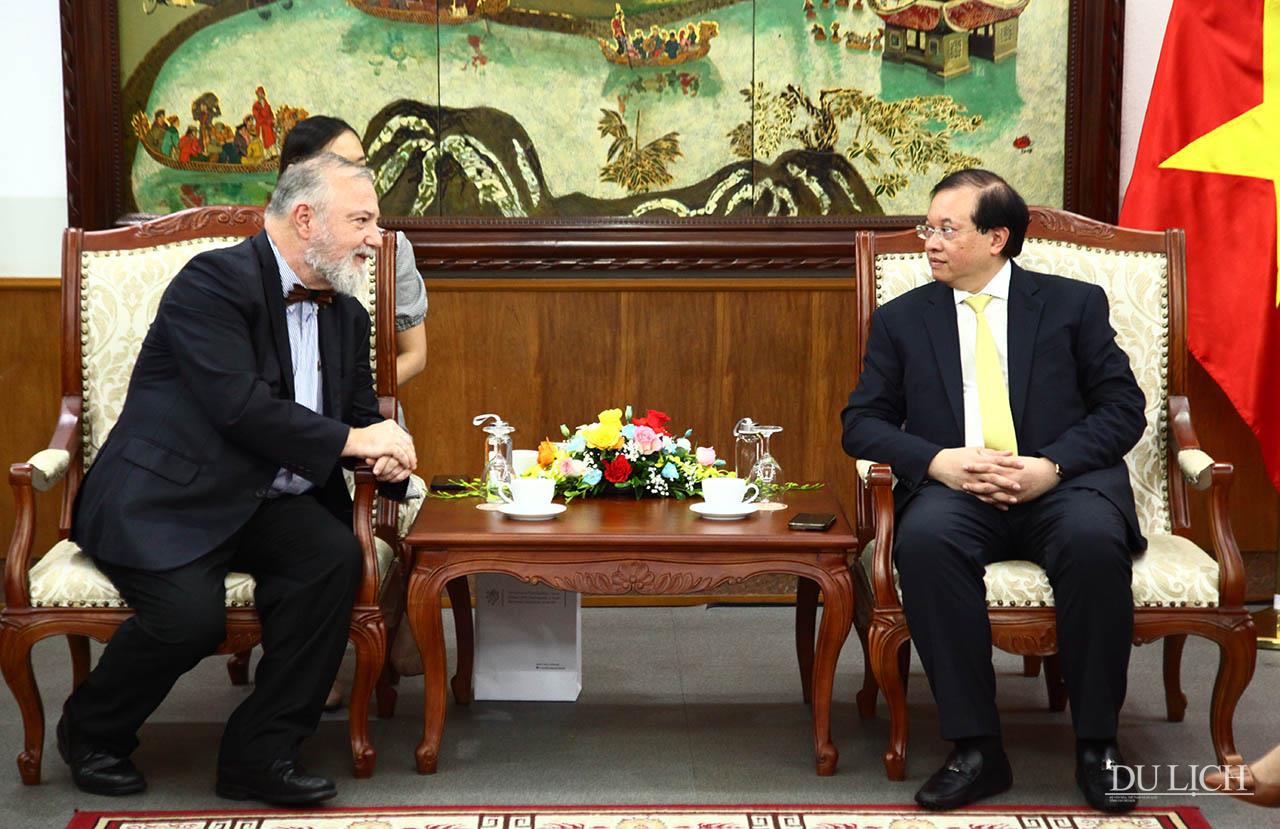 Thứ trưởng Tạ Quang Đông tiếp Đại sứ Cộng hòa Séc tại Việt Nam Hynek Kmonicek